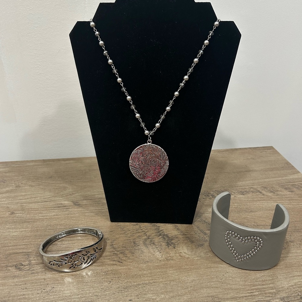 NWT 3 Pc Silver and Gray Jewelry Set